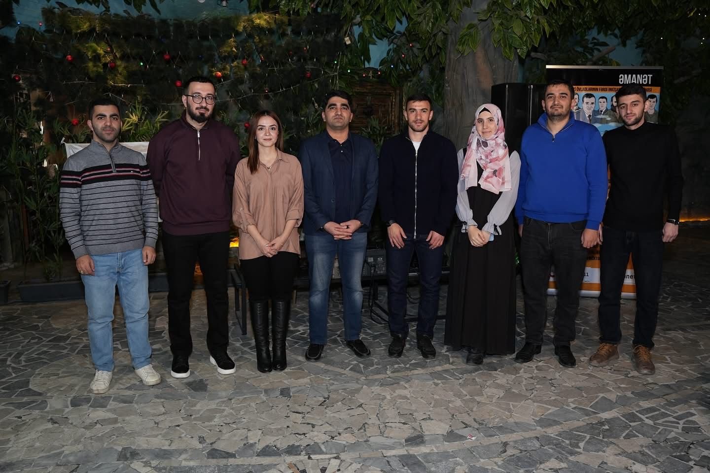 Qara Qarayev şəhid və qazi övladlarının bayram sevincinə şərik oldu