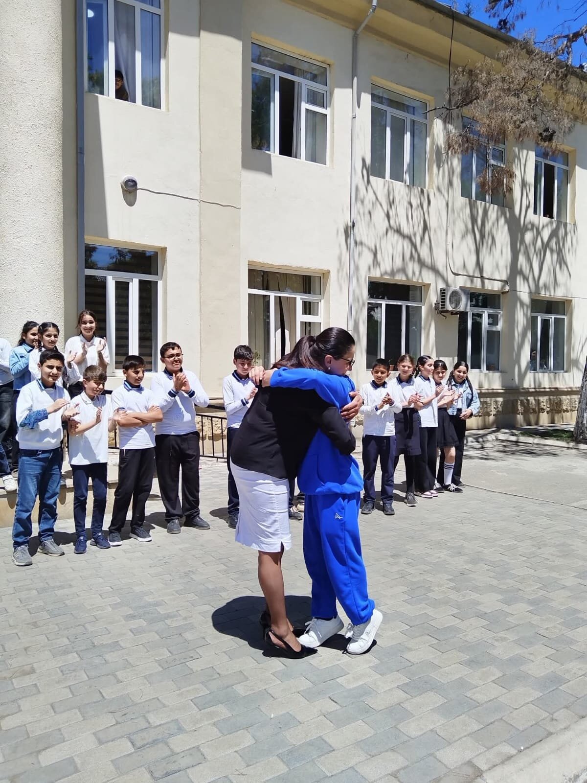 Avropa Çempionatının medalçısı oxuduğu məktəbdə təntənə ilə qarşılanıb